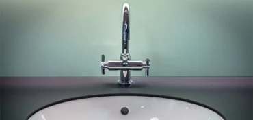 Vous êtes senior ? Aménagez votre salle de bain pour éviter tout risque de chute