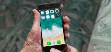 Comment bien choisir son téléphone pour une personne agée ?